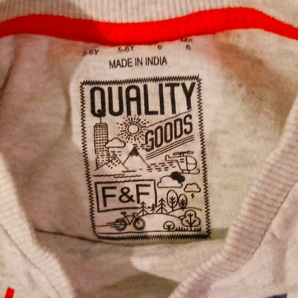 Boys US size 6 t-shirt QUALITY GOODS F&F monkey on a skateboard holding a radio - Picture 6 of 7